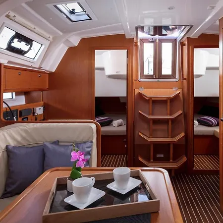 Bavaria Cruiser 41 - Nina Sailing Boat 스플리트