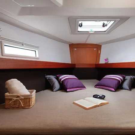 보트호텔 Bavaria Cruiser 41 - Nina Sailing Boat 스플리트