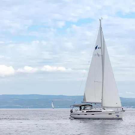 Bavaria Cruiser 41 - Nina Sailing Boat 보트호텔