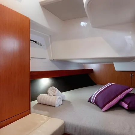 Bavaria Cruiser 41 - Nina Sailing Boat 보트호텔 *